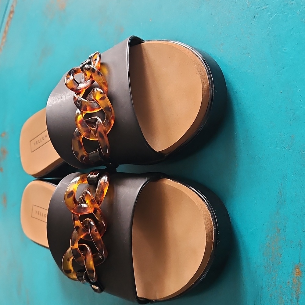 Yellow Box Black and Tan Slides. - Picture 11 of 12